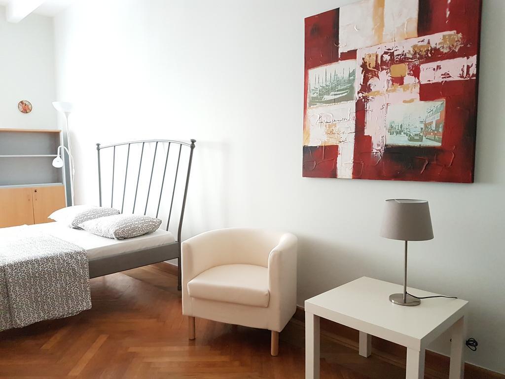 דירות Errathens Pine Red And Taupe - Athens Center מראה חיצוני תמונה