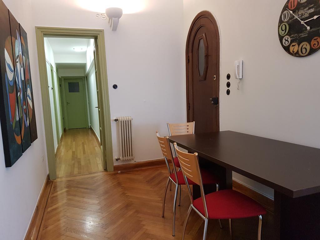 דירות Errathens Pine Red And Taupe - Athens Center מראה חיצוני תמונה