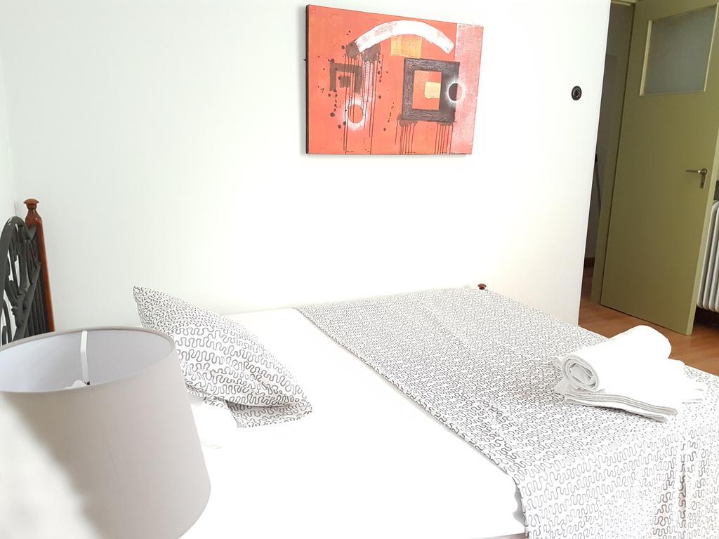 דירות Errathens Pine Red And Taupe - Athens Center מראה חיצוני תמונה