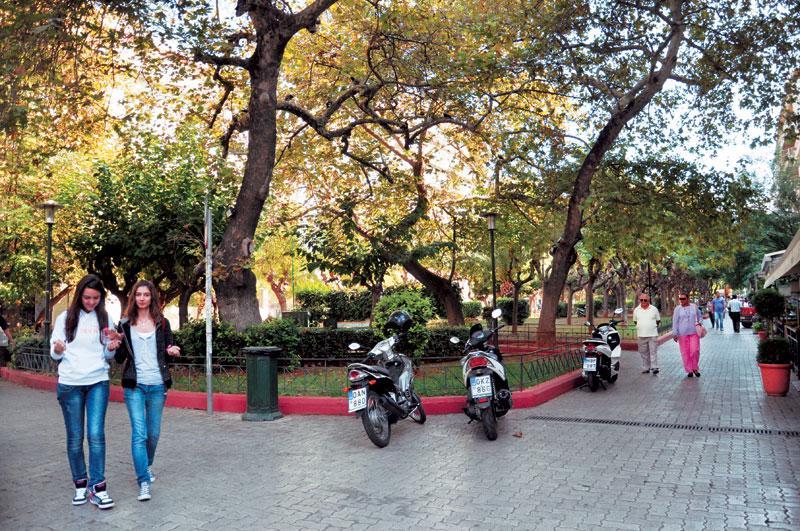 דירות Errathens Pine Red And Taupe - Athens Center מראה חיצוני תמונה