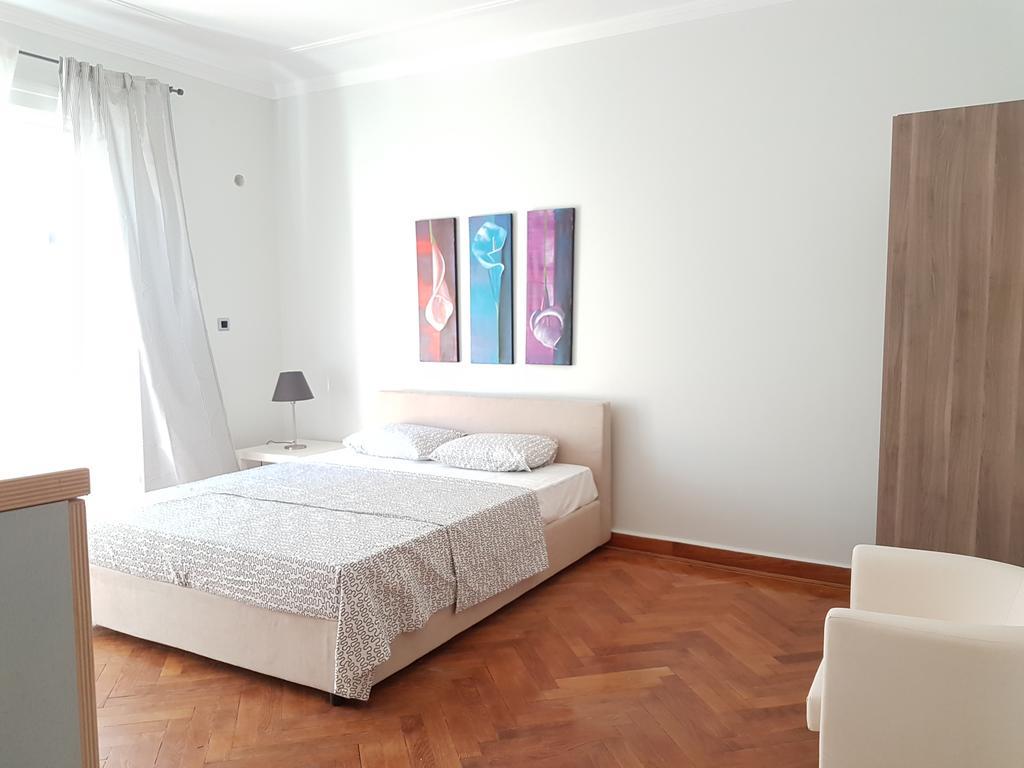 דירות Errathens Pine Red And Taupe - Athens Center מראה חיצוני תמונה