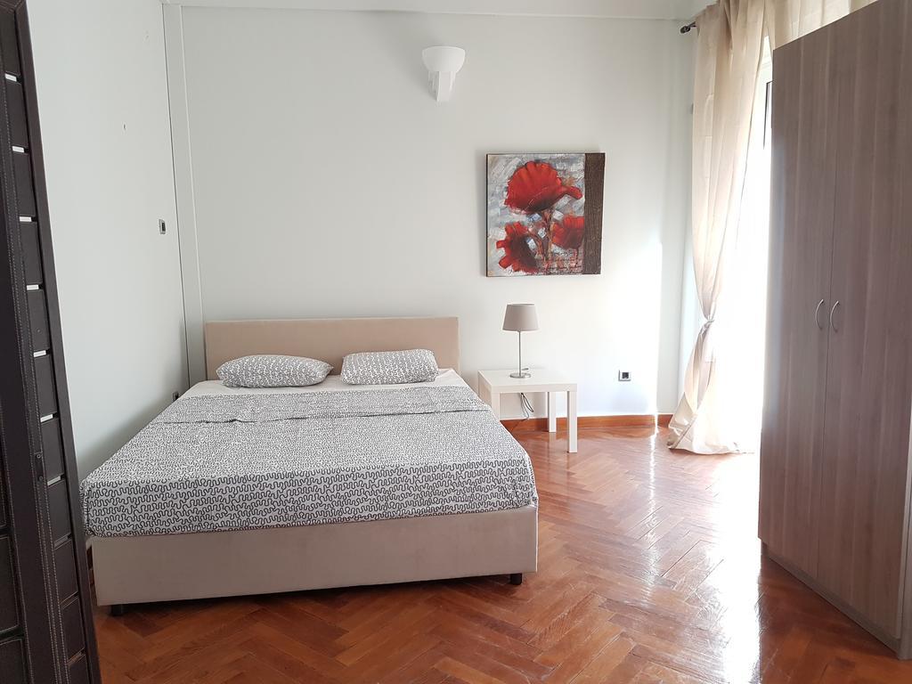 דירות Errathens Pine Red And Taupe - Athens Center מראה חיצוני תמונה