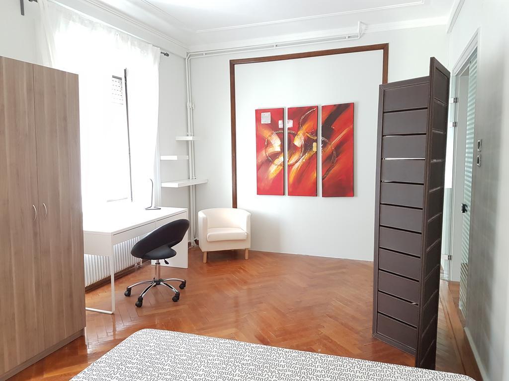 דירות Errathens Pine Red And Taupe - Athens Center מראה חיצוני תמונה