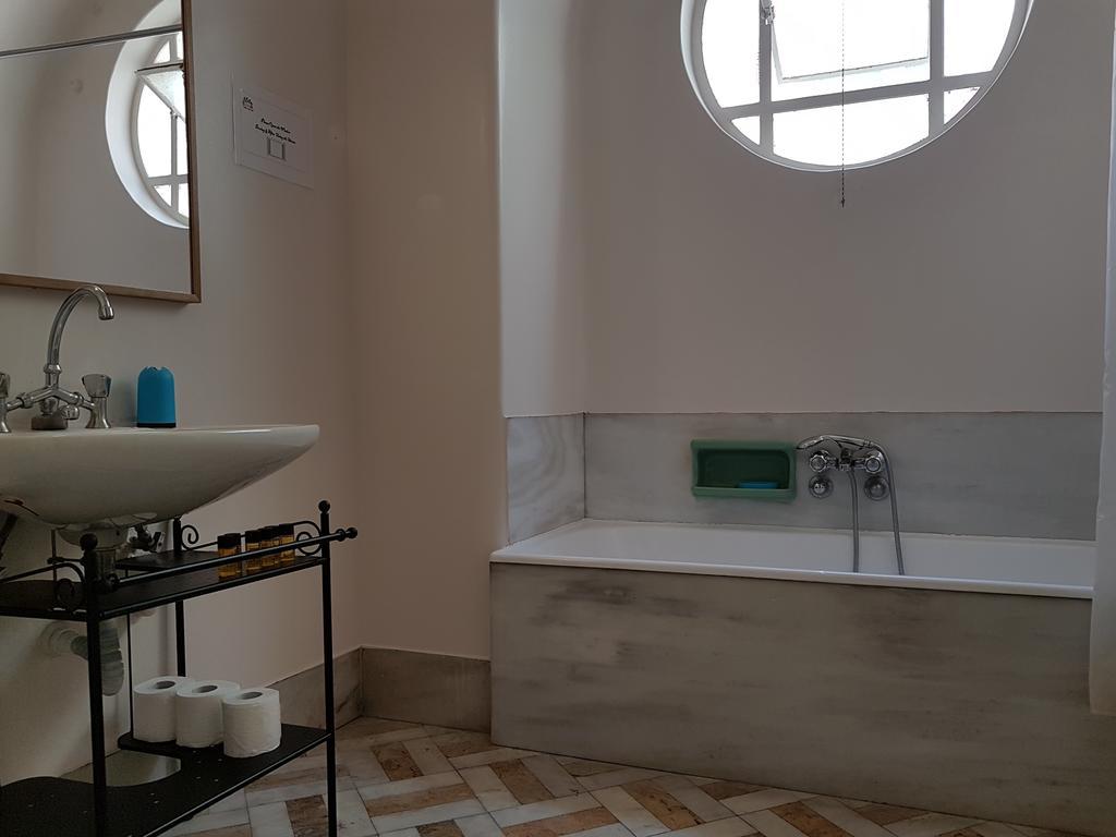 דירות Errathens Pine Red And Taupe - Athens Center מראה חיצוני תמונה